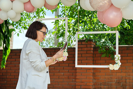 装饰花园 为派对和仪式配气球 花朵 女士 幸福图片