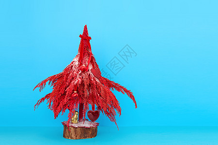 演播室的红红小圣诞树图片