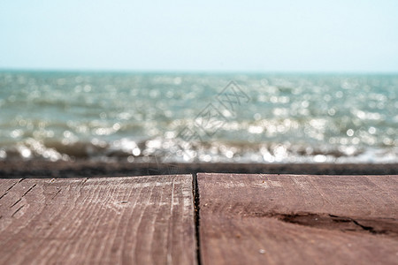 抽象自然夏季或春季海洋背景 金色温暖水面上的小波浪在运动中模糊 日落时的散景灯 和娱乐背景概念 晴天 冬天图片