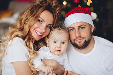 圣诞节和父母一起可爱的宝宝 圣诞节时间图片