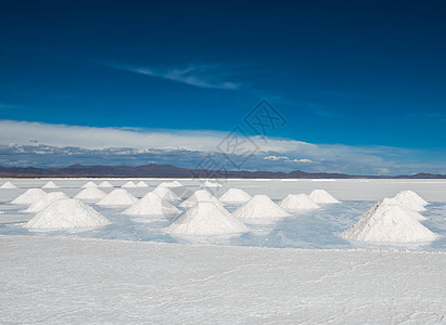 玻利维亚Uyuni萨拉德乌尼太阳风景 晒盐图片