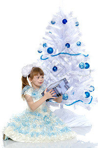 带礼物的小女孩 孩子 家庭 树 爱 圣诞老人 购买图片