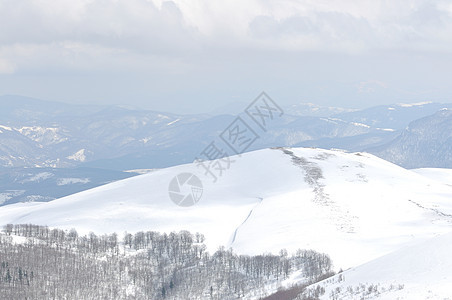 冬季风景 下坡 土地 高山 冰 降雪 场景 暴风雪 爬坡道图片