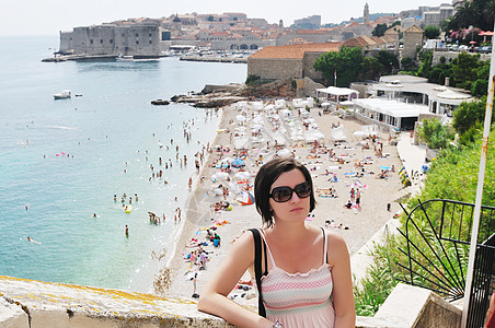 旅游游客 城市 女士 访问 团体 克罗地亚 海滩 杜布罗夫尼克 市场图片