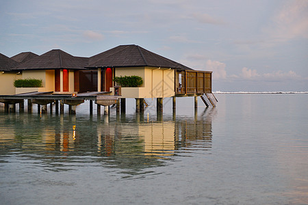 热带水和热带水家庭别墅 温泉 蓝色的 泻湖 平房 美丽图片
