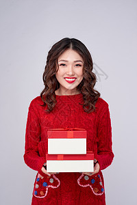 美丽的亚洲女人肖像照着圣诞节的风格拿着礼物 十二月 圣诞老人图片