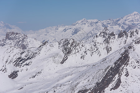 寒冬美丽的山地风景 冰 树 冰川 滑雪 天空 阿尔卑斯山图片