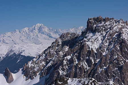 寒冬美丽的山地风景 户外 法国 寒冷的 山脉 树 运动图片