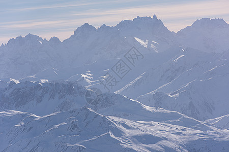 寒冬美丽的山地风景 冰 天气 树 瑞士人 云 阿尔卑斯山图片