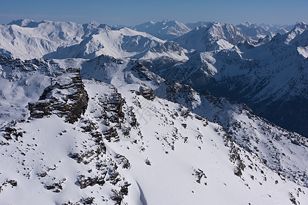 寒冬美丽的山地风景 雪 天气 假期 山脉 远足图片