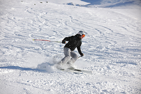 冬季时 现在在滑雪 运动 冰 下坡 跳 成人 男人图片