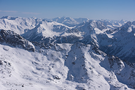 寒冬美丽的山地风景 顶峰 全景 旅行 高山 森林 阿尔卑斯山图片