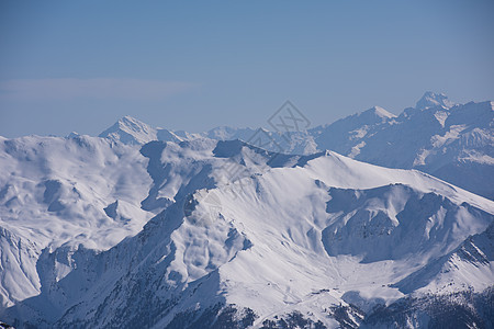 寒冬美丽的山地风景 天气 户外 高山 森林 季节图片