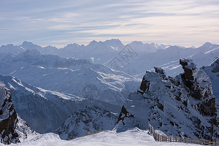 寒冬美丽的山地风景 欧洲 寒冷的 全景 树 首脑图片