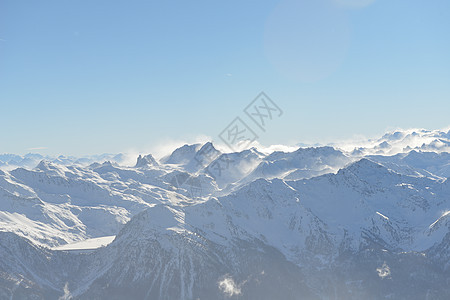 冬季山脉的广度景色 冰川 雪 云 欧洲 天空 岩石图片