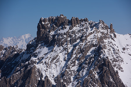 寒冬美丽的山地风景 高山 户外 冰川 森林图片