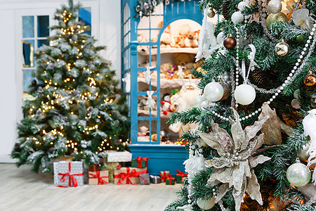 圣诞即将到来 装饰的fir树和展示背景 房子图片