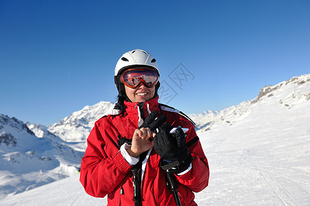 冬季的喜乐 滑雪 寒冷的 出去 白色的 微笑图片