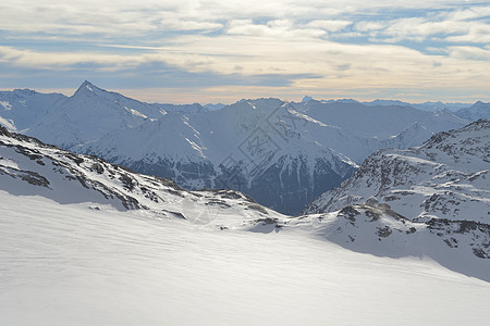 冬季山脉的广度景色 蓝色的 滑雪 日出 岩石 首脑 顶峰图片