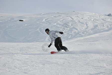 冬季时 现在在滑雪 季节 假期 旅行 乐趣 跳 滑雪者图片