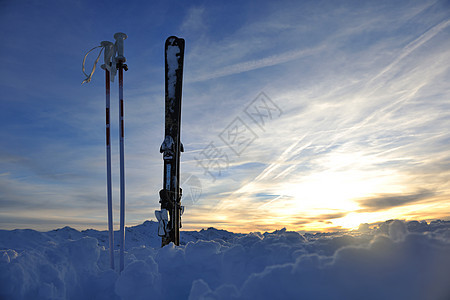 山雪滑雪日落 晴天 爬坡道 活动 户外 季节图片