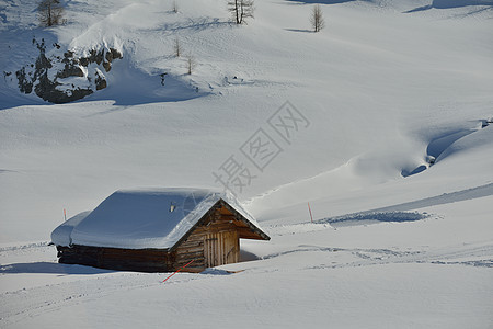 冬季山区山冬自然 云 森林 覆盖 欧洲 雪 木头图片