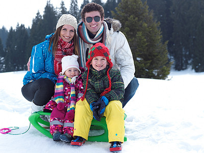 冬冬冬季家庭 冬天 户外 自然 雪 微笑 活动图片