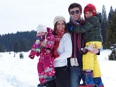冬冬冬季家庭 雪 女性 户外 山 冬天 喜悦 运动图片