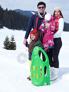 冬冬冬季家庭 假期 爱 童年 滑动 寒冷的 冻结 女士图片