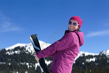 冬季妇女滑雪 女性 活动 自然 滑雪者 木板 放松 运动图片