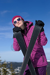 冬季妇女滑雪 行动 放松 健康 户外 活动 山图片