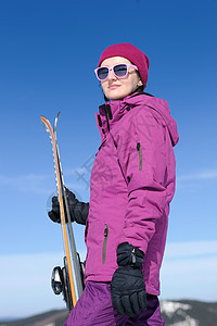 冬季妇女滑雪 娱乐 衣服 美丽 木板 季节 微笑图片