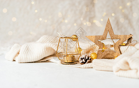 圣诞节背景的木星或贺卡 有文字空间和温暖舒适的毛衣 光亮雪花布基赫 白背景的冬季假日图片