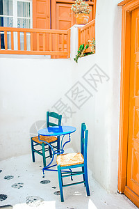 欧洲希腊Mykonos岛有白色房屋的典型希腊传统村庄蓝色椅子和桌椅 位于希腊Mykonos岛 地中海 窗户图片