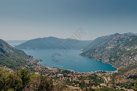 美丽的自然山地景观 科托尔湾 黑山 博卡湾的景色 科托尔和蒂瓦特市以及山顶 黑山 船 全景图片