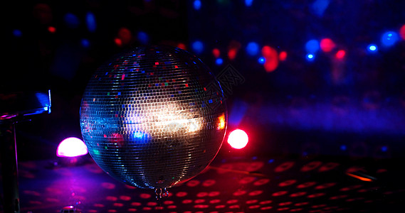 迪斯科球 流行音乐 夜店 行星 美丽的 复古的 闪耀 紫色的 玻璃背景