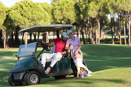 高尔夫球场的一对夫妇 运动 阿拉伯 胡须 闲暇 讲师图片