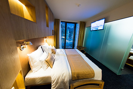 现代旅馆房间 酒店 灯 房子 舒适 枕头 睡觉 公寓图片