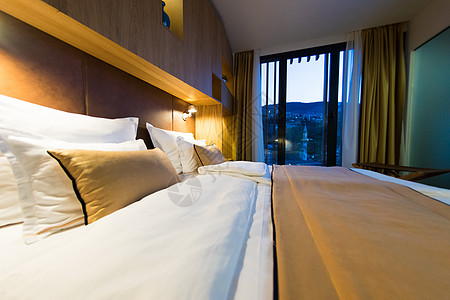 卧室夜景现代旅馆房间 商业 房子 套房 财产 旅行 舒适 桌子背景