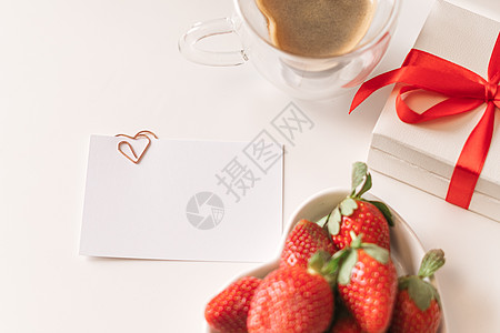 情人节早餐 加咖啡和草莓的早餐 喝 睡觉 天图片