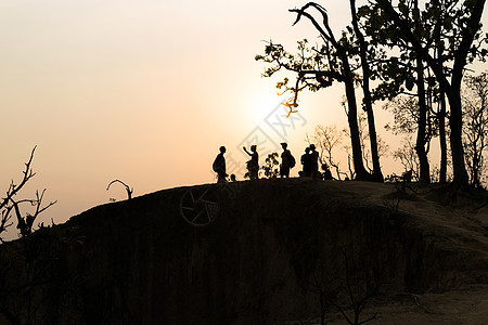 日落在泰国北部的派山坡上图片