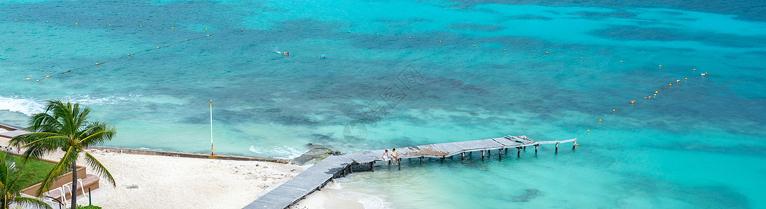 加勒比有绿绿石海的木制码头 马尔代夫 海洋 绿松石 大溪地图片