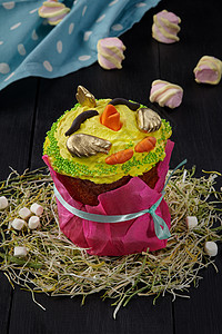 复活节蛋糕 配有鸡形黄煎蛋白图片