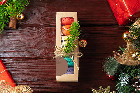 圣诞背景的美丽多彩的马卡罗面 冷杉 可口 面包店图片