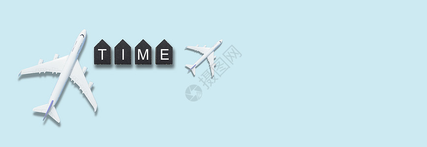 蓝色背景的白色飞机 顶视图 航空运输的创意概念 旅游 旅行 文本的复制空间 空气 夏天图片