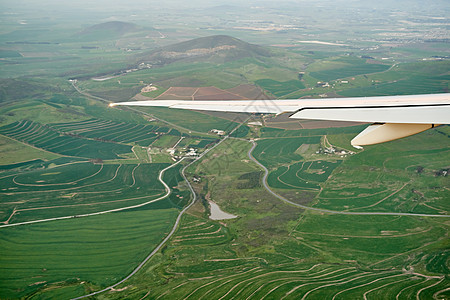 飞机拍摄高在地上 从飞机窗口的高度角度拍摄了视野背景