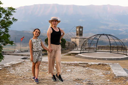 吉诺卡斯特城堡的游客 阿巴尼亚 遗产 世界 阿尔巴尼亚人图片