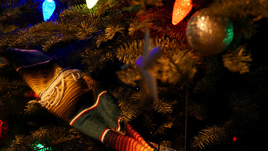 加兰灯光 墨西哥圣诞树 Xmas或新年松木 fir或葡萄酒 松树 拉丁图片