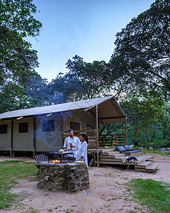 南非的经济型 Safari 帐篷 适合家庭度假 男女露营 safari 帐篷图片