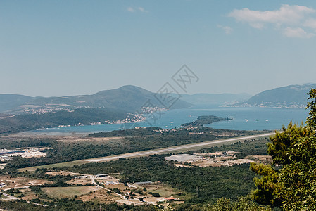 美丽的自然山地景观 科托尔湾 黑山 博卡湾的景色 科托尔和蒂瓦特市以及山顶 黑山 地中海 水图片